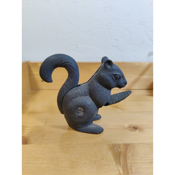 Vintage Black Cast Iron Squirrel Nut Cracker 4" Tail Is Lever - Picture 3 of 7